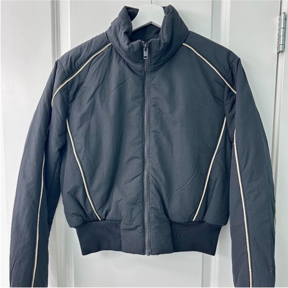 Aritzia golden cropped hiking puffer jacket